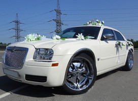 Chrysler 300С white