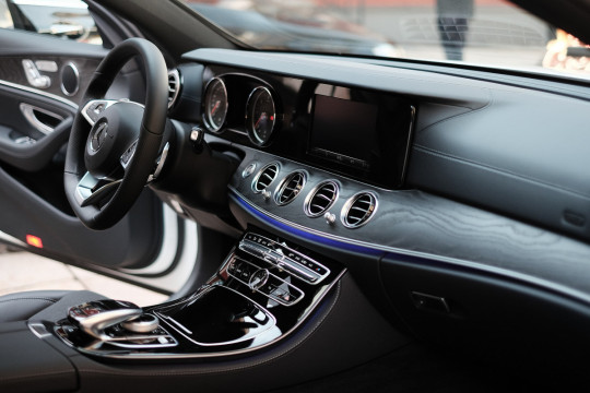 Mercedes-Benz E-класс, w213 рест. черный - аренда, прокат