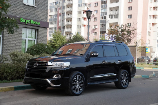 Toyota Land Cruiser 200, черный