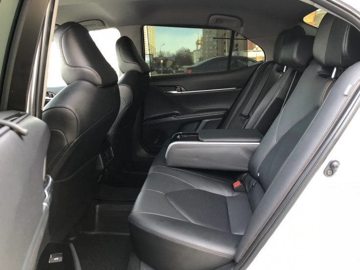 Toyota Camry, xv70 белая - аренда, прокат