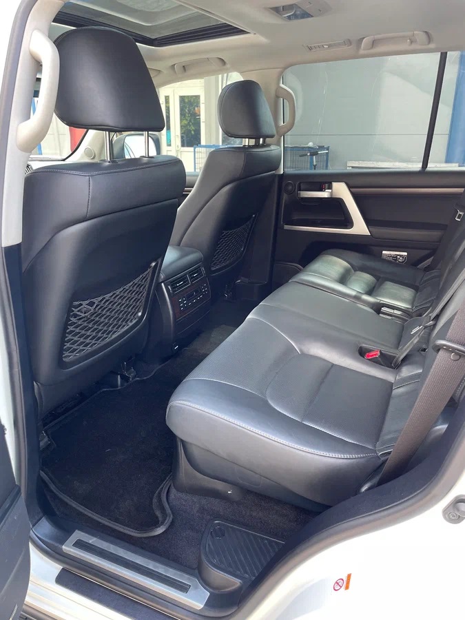 Toyota Land Cruiser 200, белый - аренда, прокат