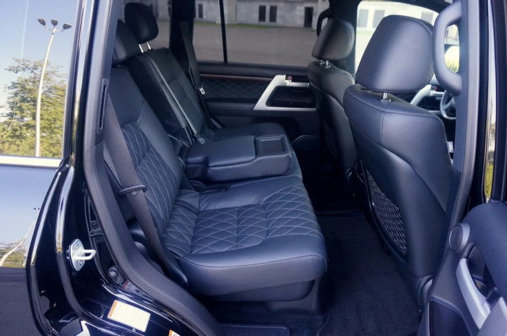 Toyota Land Cruiser 200, черный - аренда, прокат